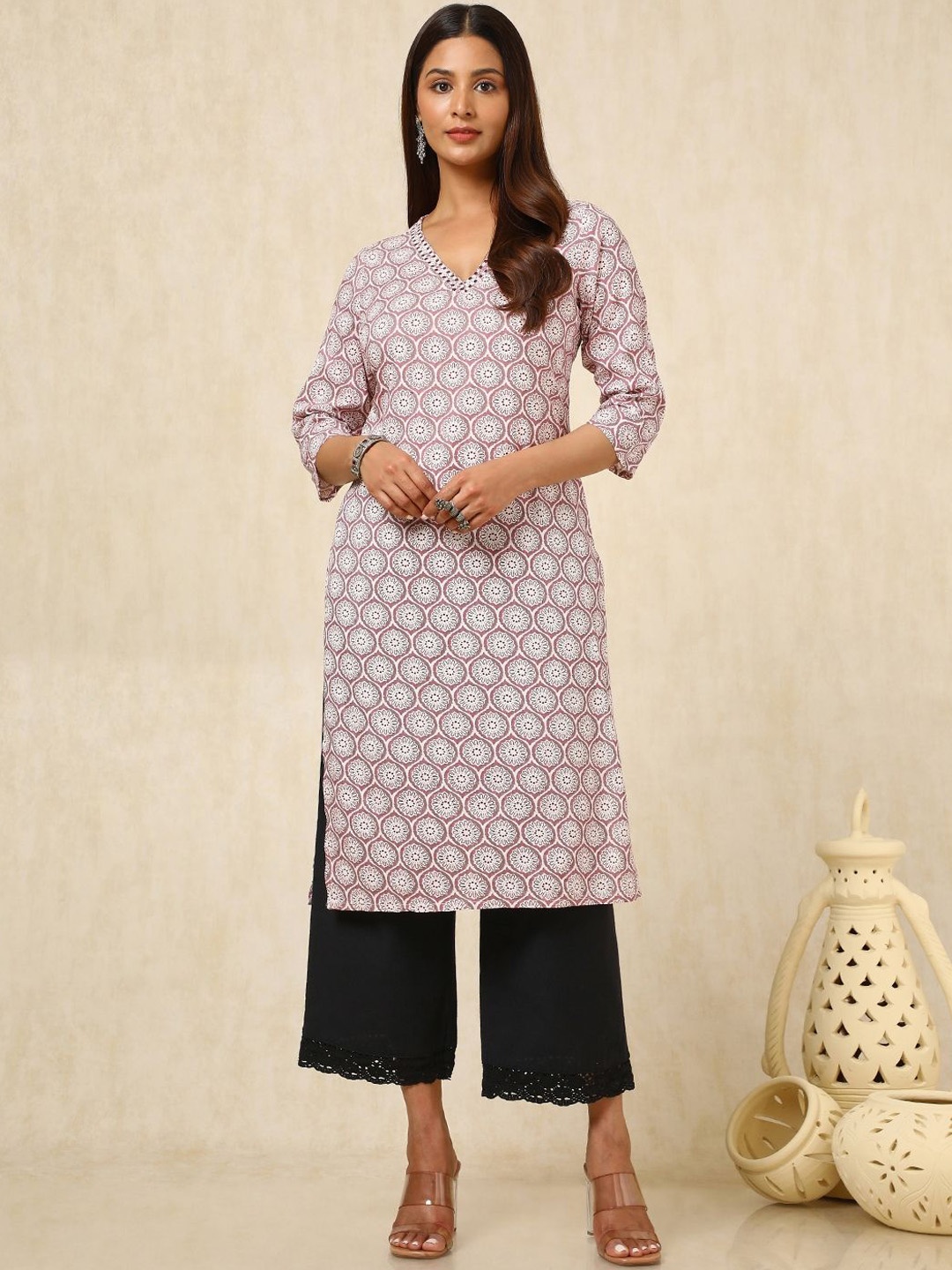 

Soch Women Floral Printed Thread Work Kurta, Pink