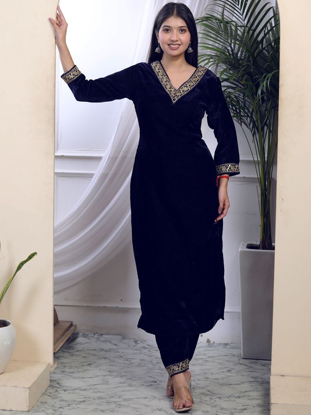 

KALINI Women Regular Velvet Kurta with Trousers, Navy blue