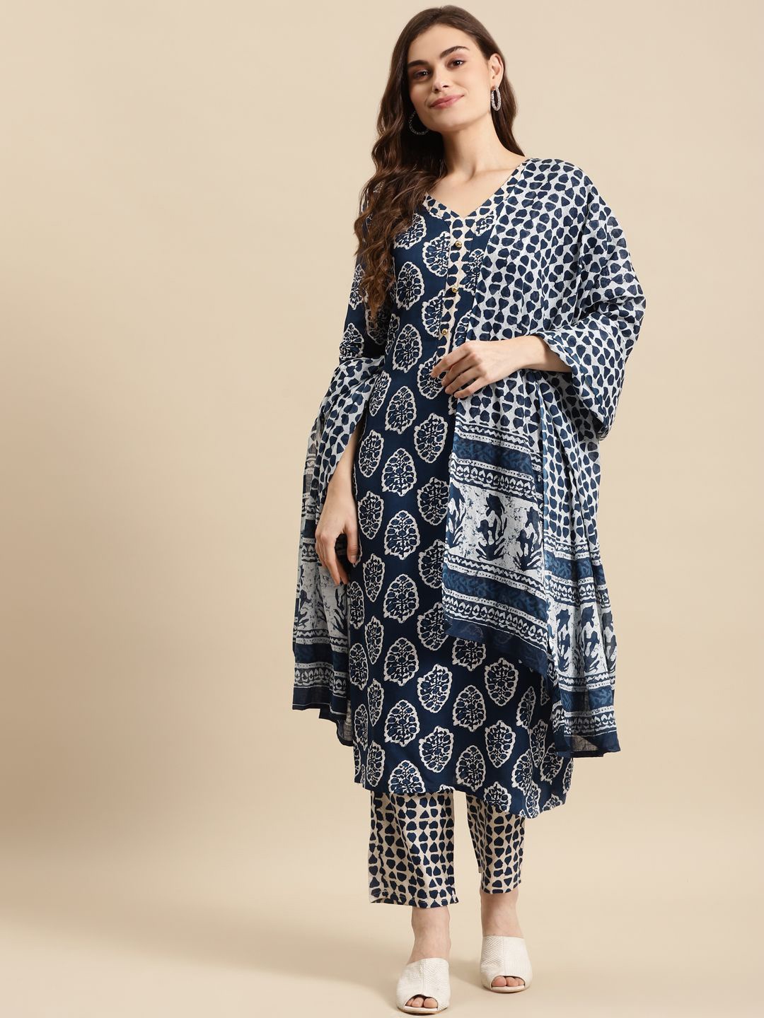 

Prakhya Women Floral Printed Regular Kurta with Trousers & With Dupatta, Blue