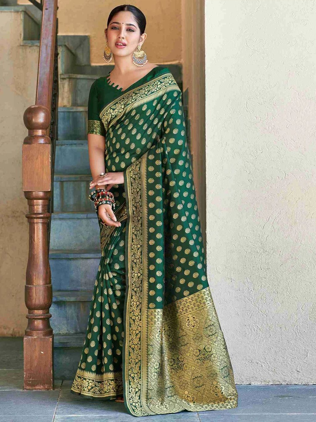 

SHRIMAY Woven Design Zari Banarasi Saree, Green