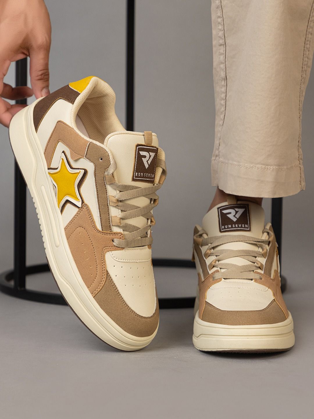 

RUN SEVEN Men PU Sneakers, Beige