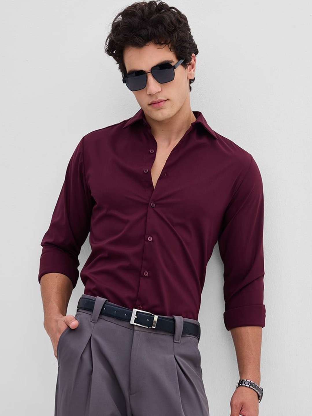 

Snitch Men Smart Spread Collar Solid Slim Fit Formal Shirt, Maroon