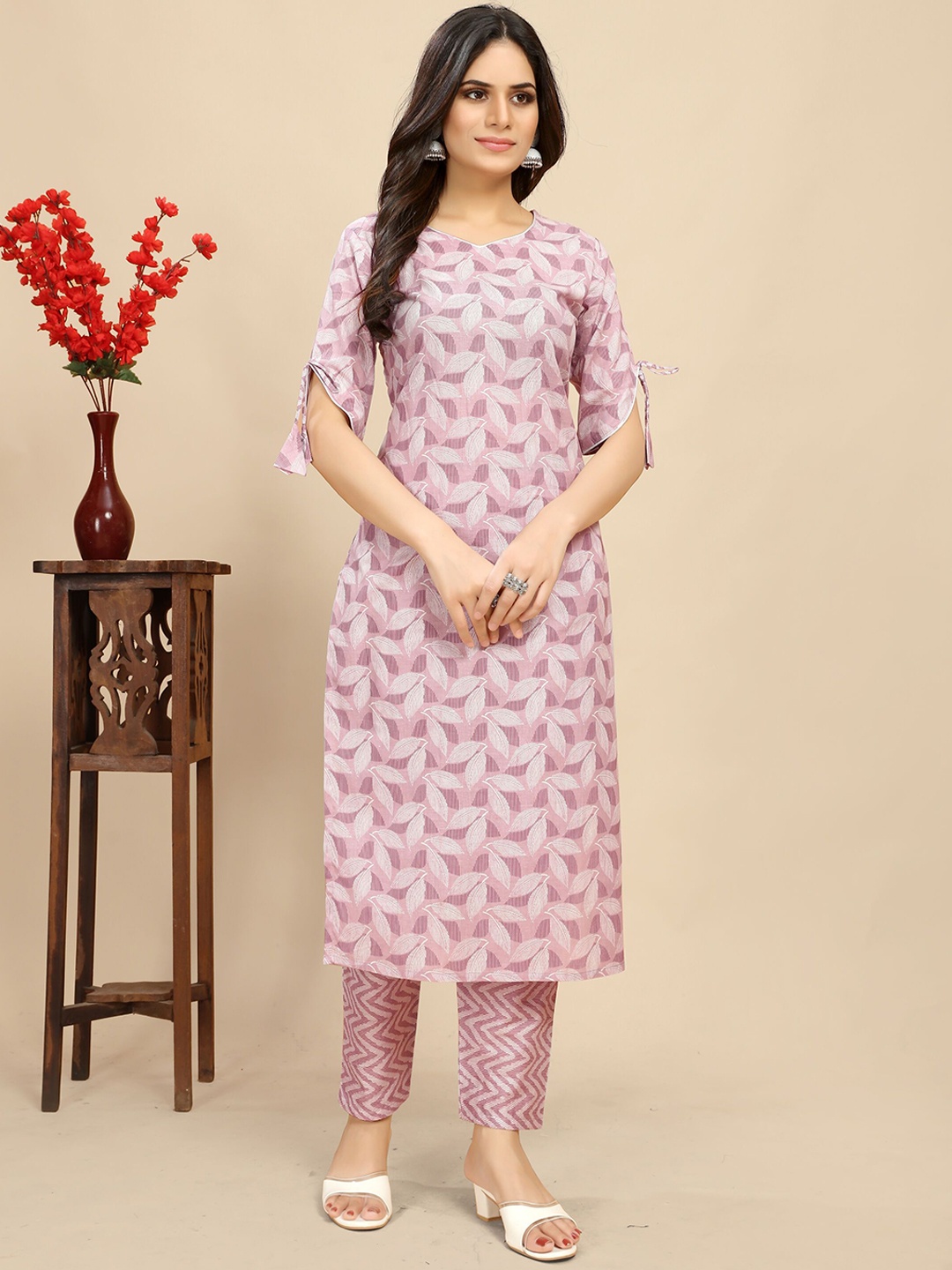 

VAAZI CREATOR Women Floral Printed Regular Pure Cotton Kurta with Trousers, Pink
