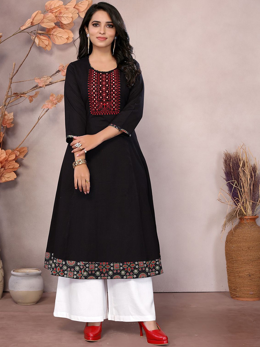 

Rangita Women Embroidered Thread Work Anarkali Kurta, Black