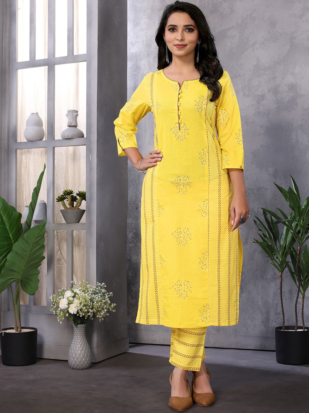 

Rangita Women Ethnic Motifs Printed Regular Pure Cotton Kurta with Trousers, Yellow