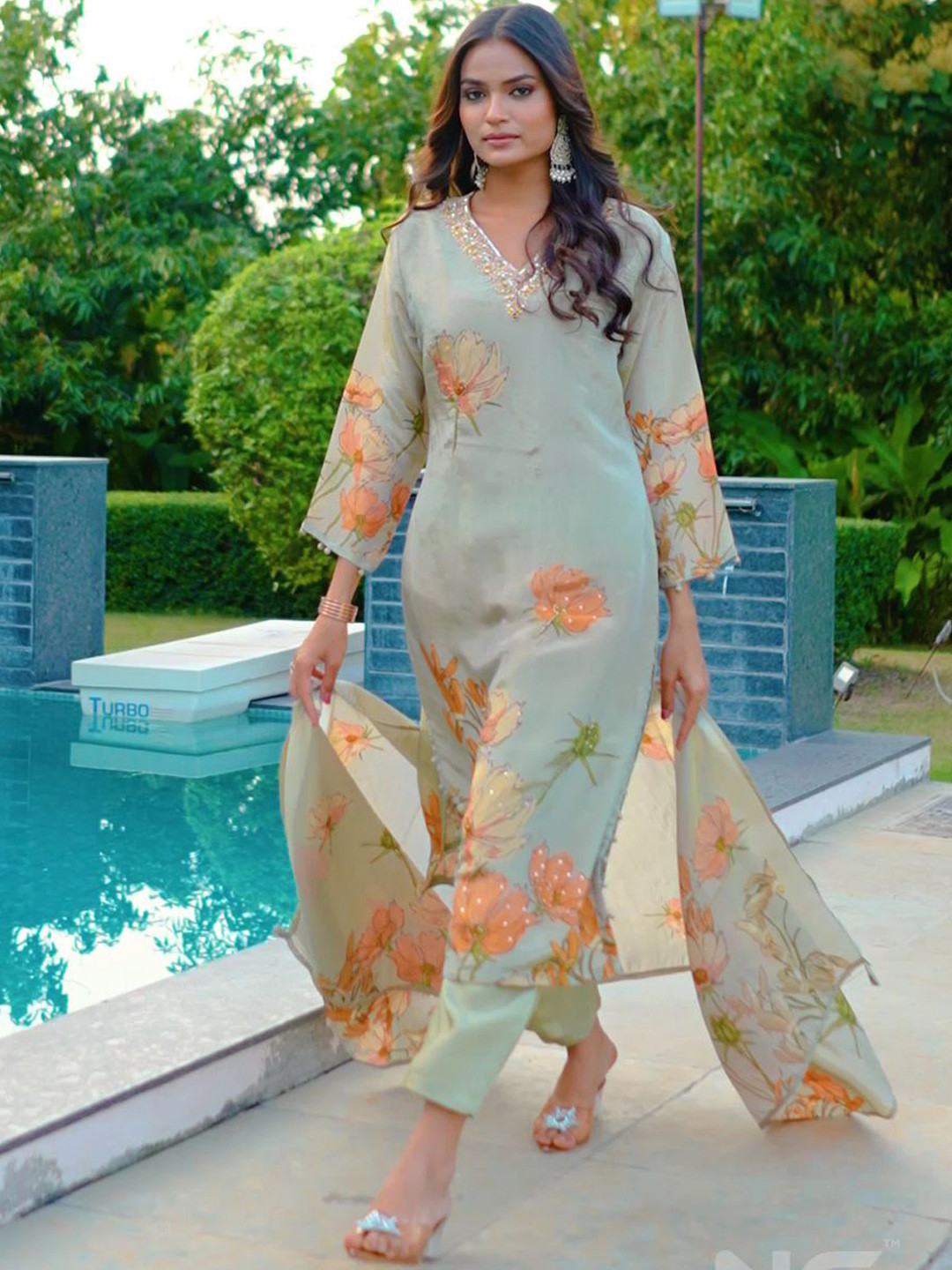 

LUGAI Women Floral Embroidered Regular Beads and Stones Kurta with Trousers & With Dupatta, Green