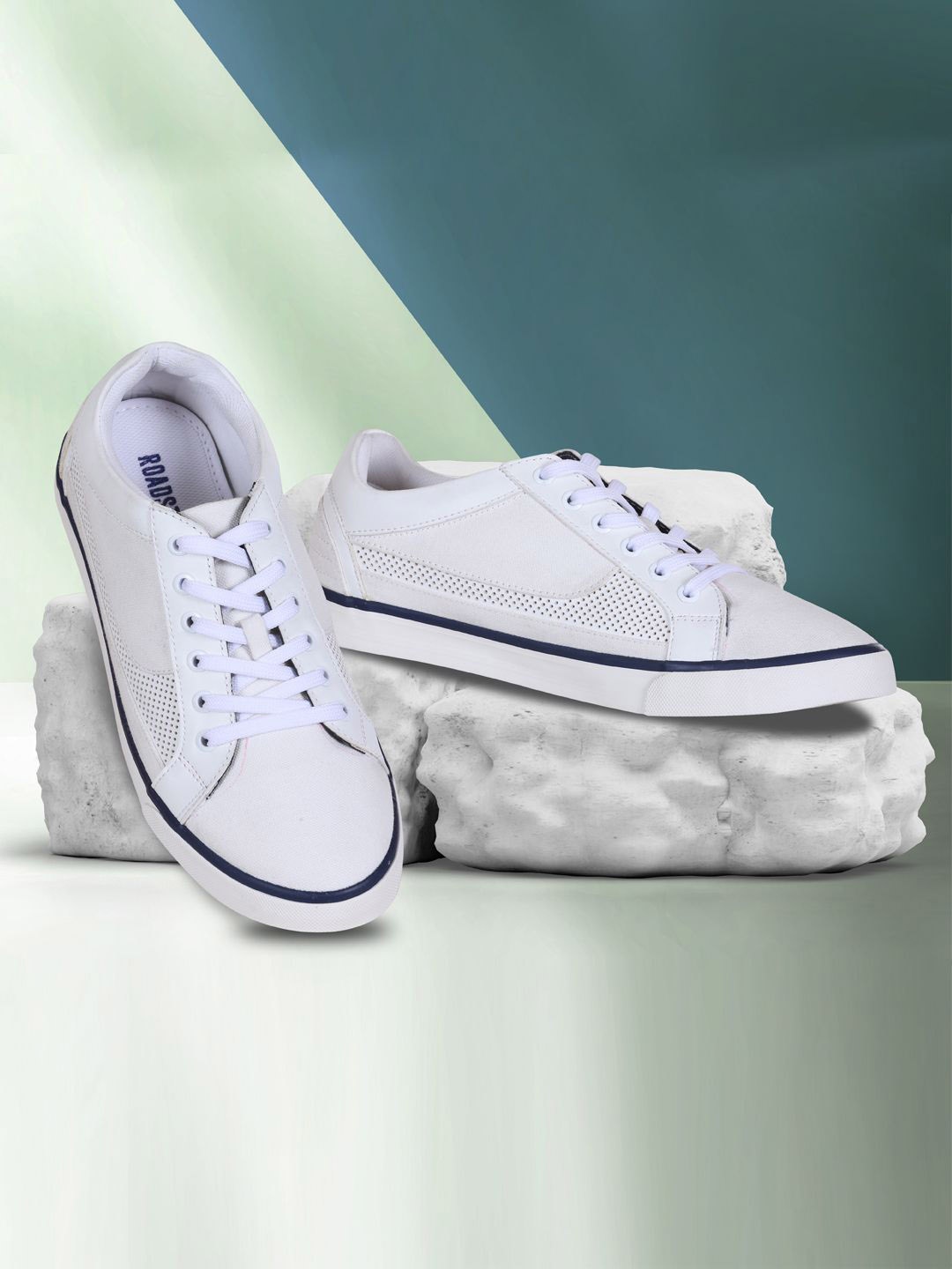 

The Roadster Lifestyle Co Men Round Toe Casual Lace Up Canvas Sneakers, White