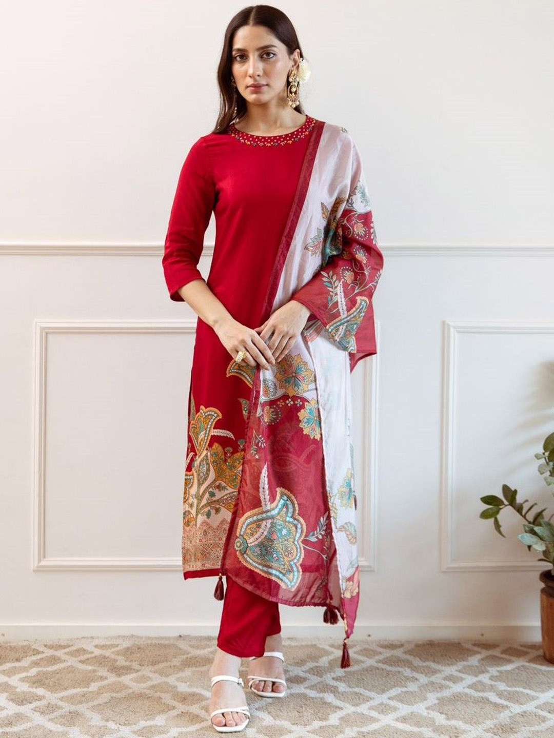 

Anouk Women Floral Printed Regular Thread Work Pure Cotton Kurta with Trousers & With Dupatta, Red