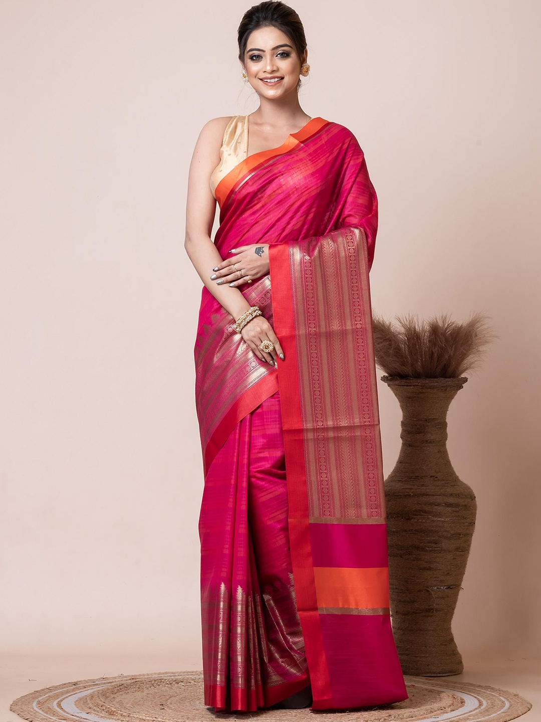 

VIBHAVARI Women Woven Design Zari Saree, Pink