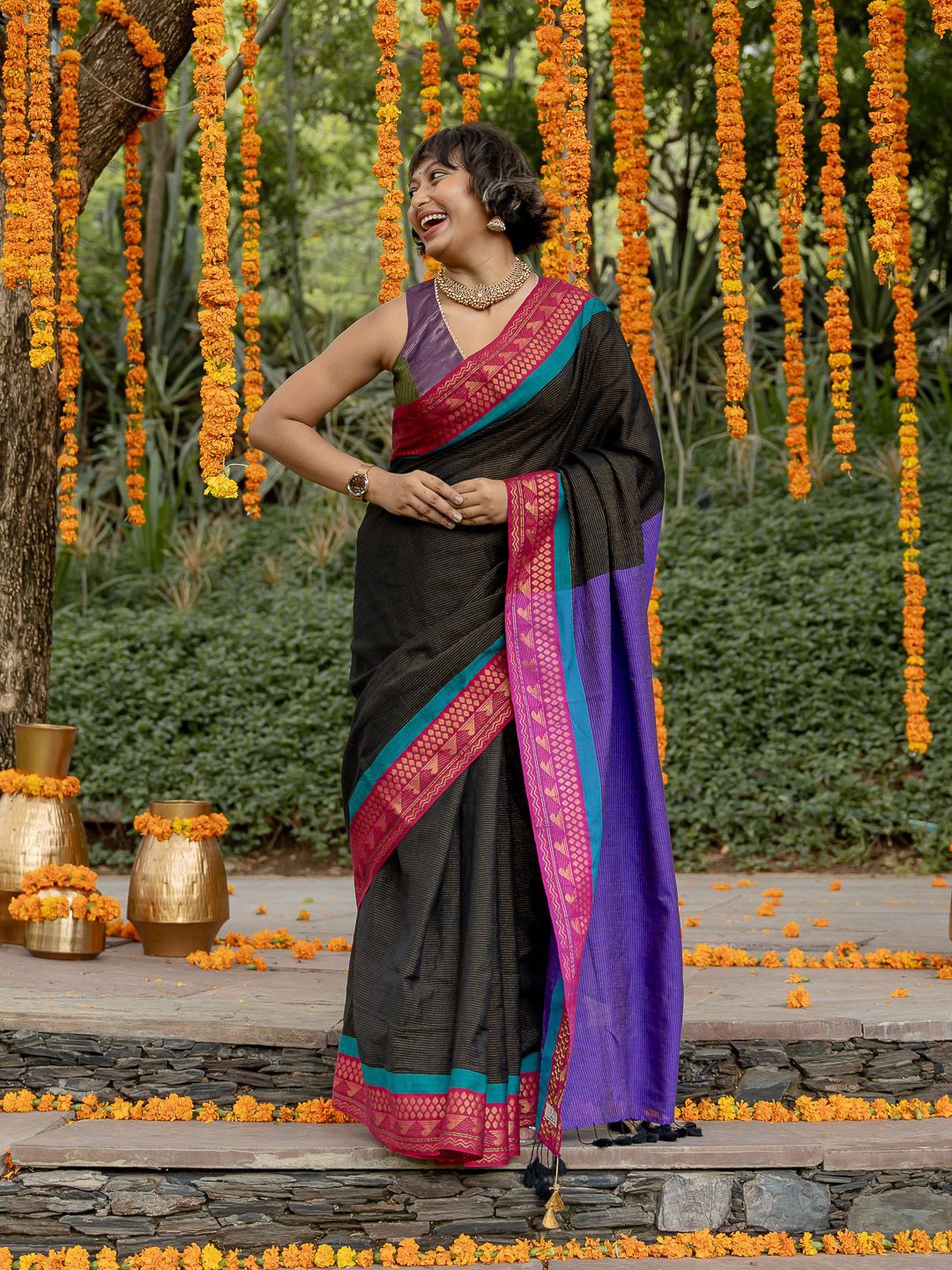 

Suta Woven Design Zari Saree, Black