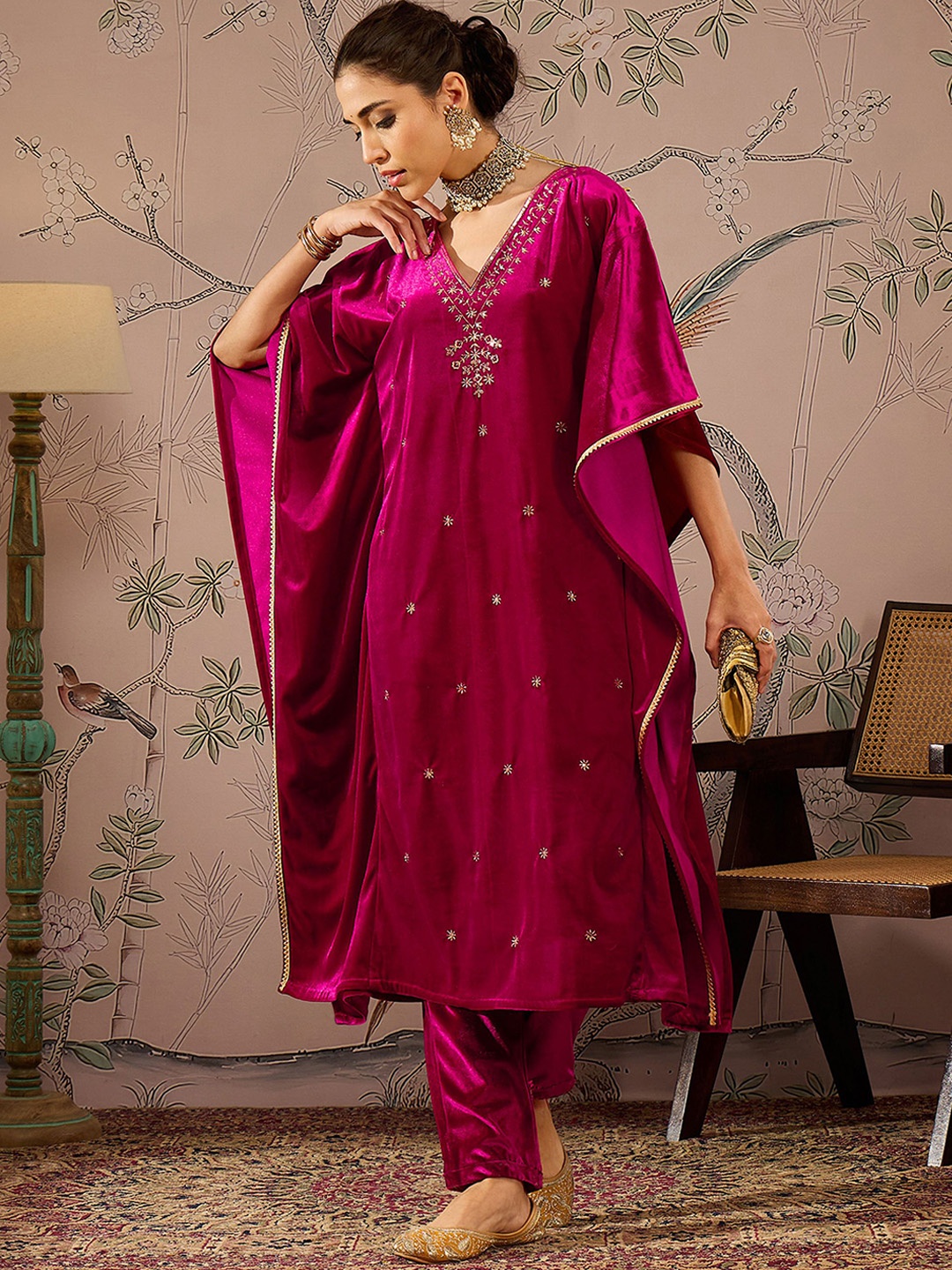 

Shae by SASSAFRAS Women Embroidered Velvet Kurta with Trousers, Fuchsia