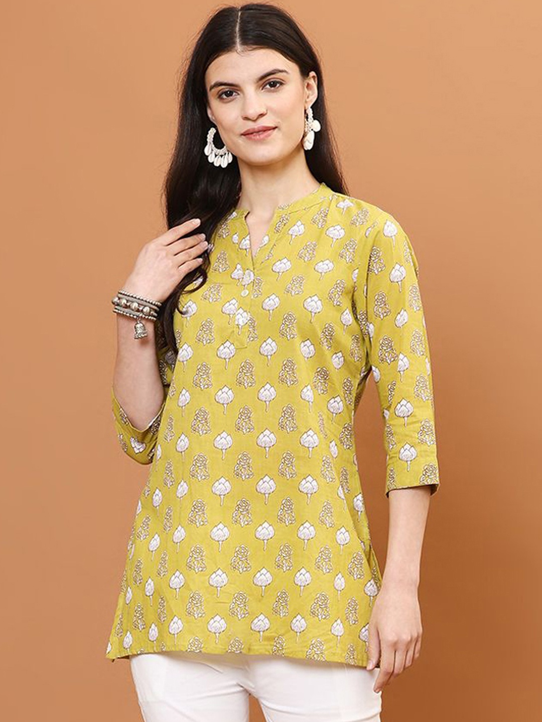 

Meena Bazaar Women Ethnic Motifs Printed Thread Work Kurta, Mustard