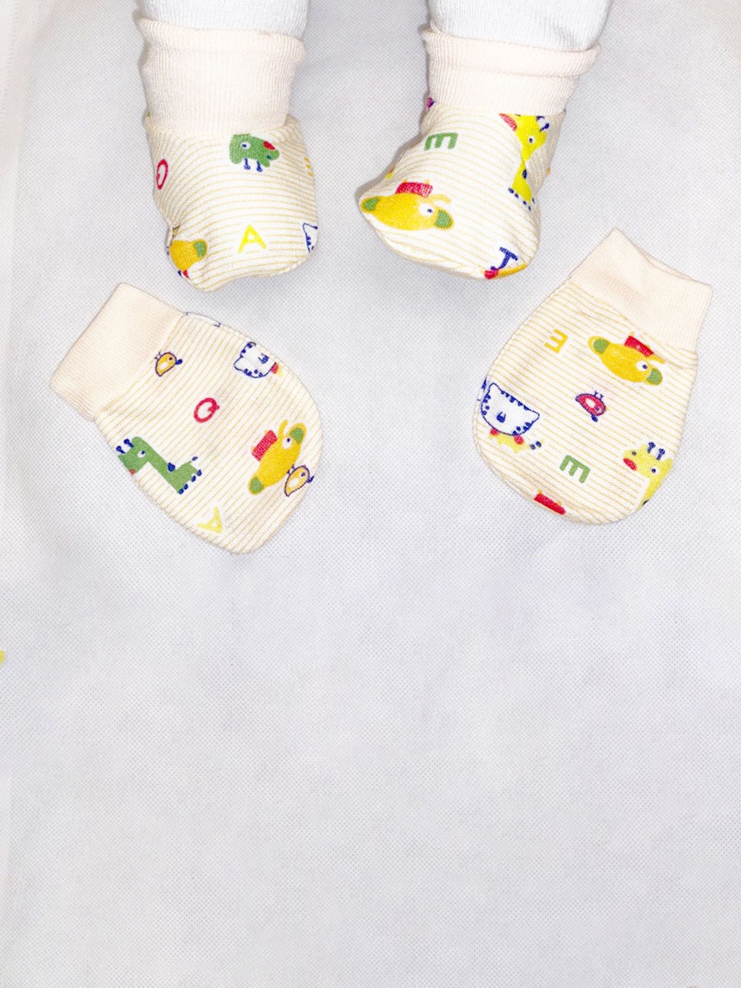 

BAESD Kids Organic Cotton Mittens and Booties Combo, Cream