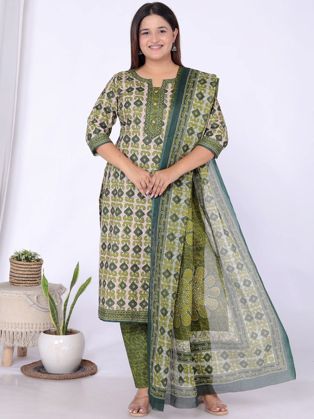 

Jevi Prints Women Floral Printed Regular Pure Cotton Kurta with Salwar & With Dupatta, Green