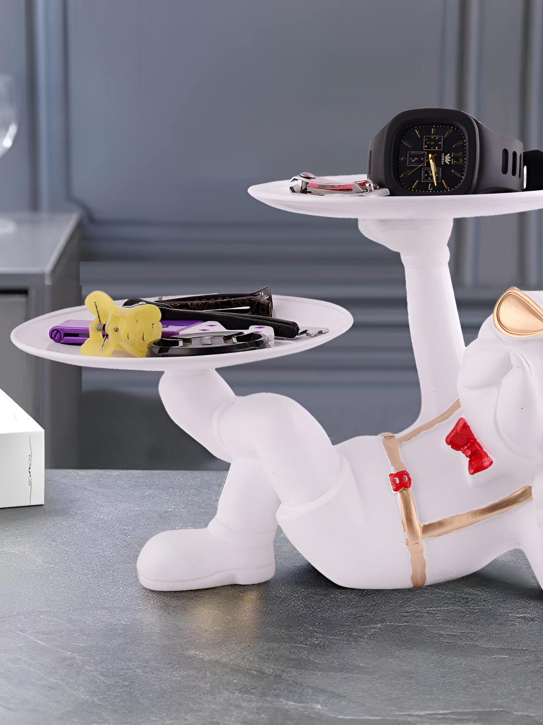 

Zart White Idol Showpiece