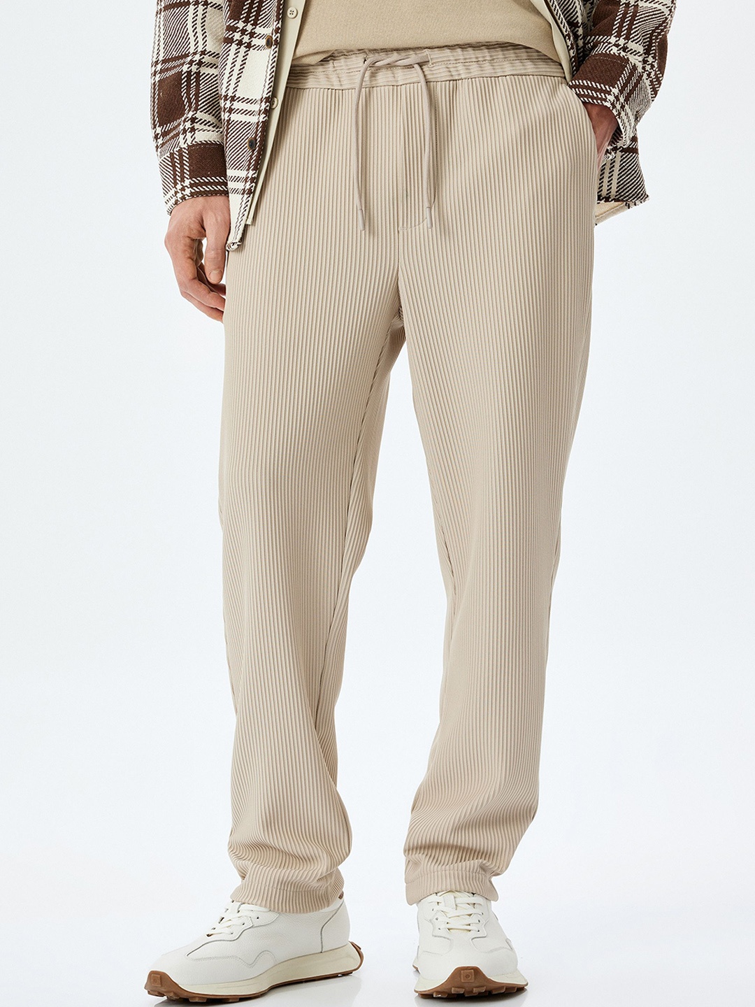 

Koton Men Regular Fit Mid-Rise Chinos, Beige