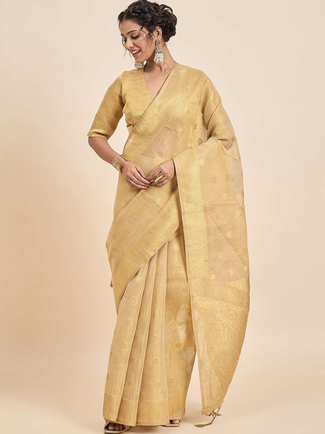 

Sangria Woven Design Saree With Blouse, Beige