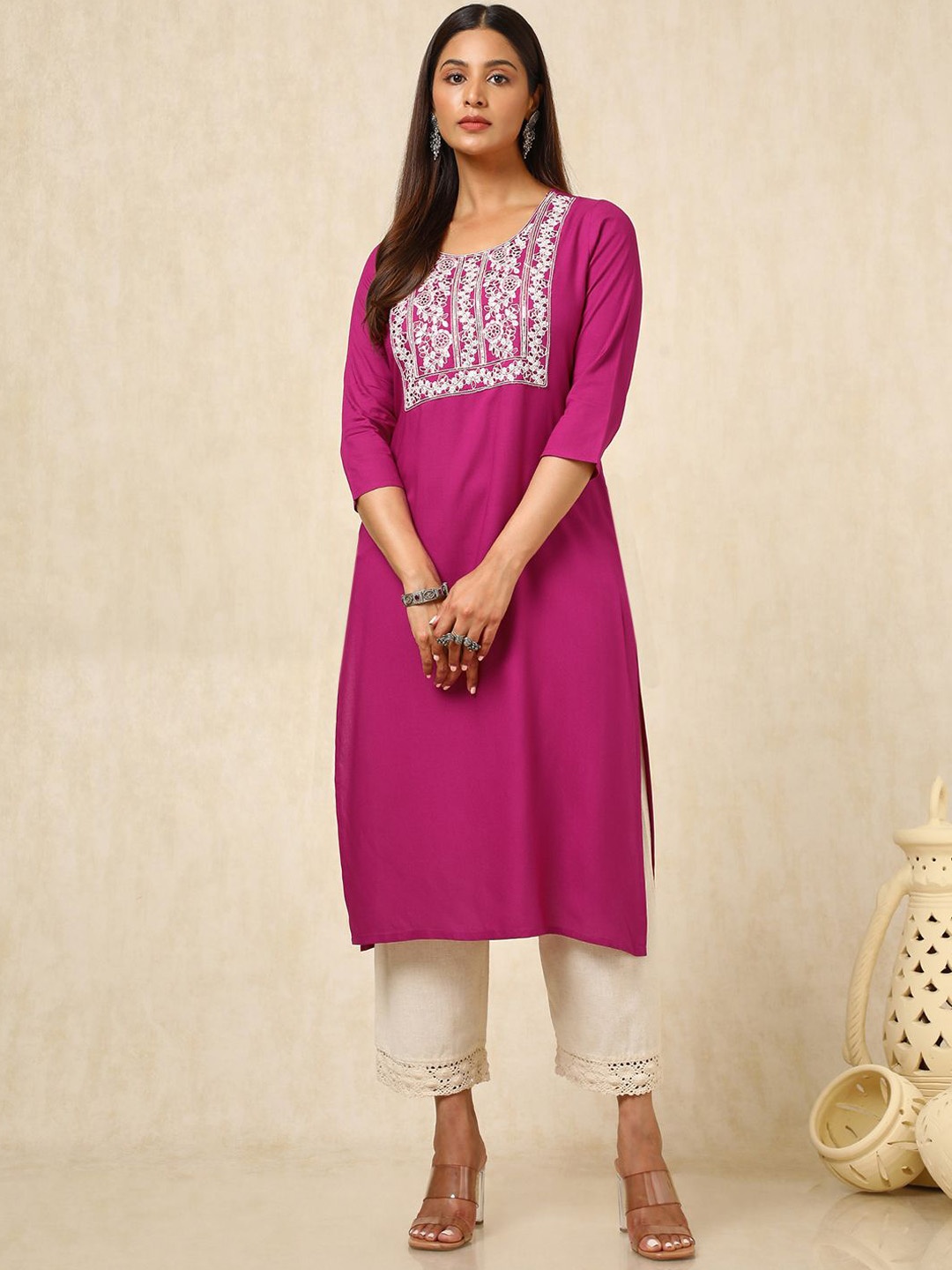 

Soch Women Ethnic Motifs Embroidered Sequinned Kurta, Magenta