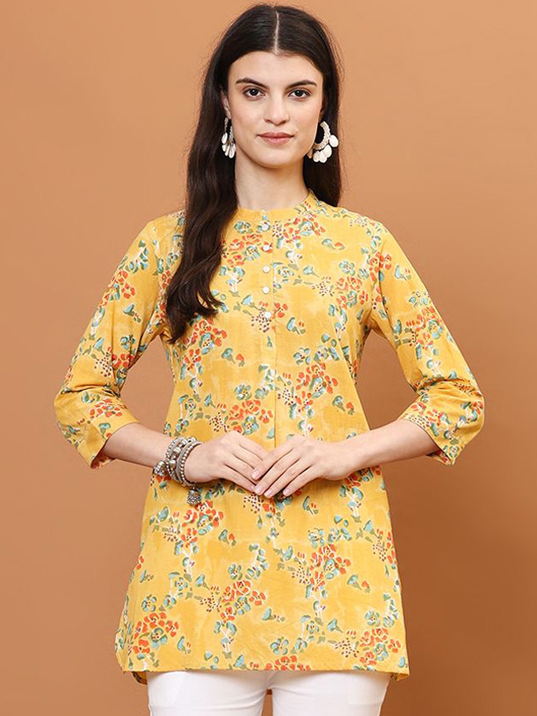 

Meena Bazaar Women Floral Printed Gotta Patti Kurta, Yellow