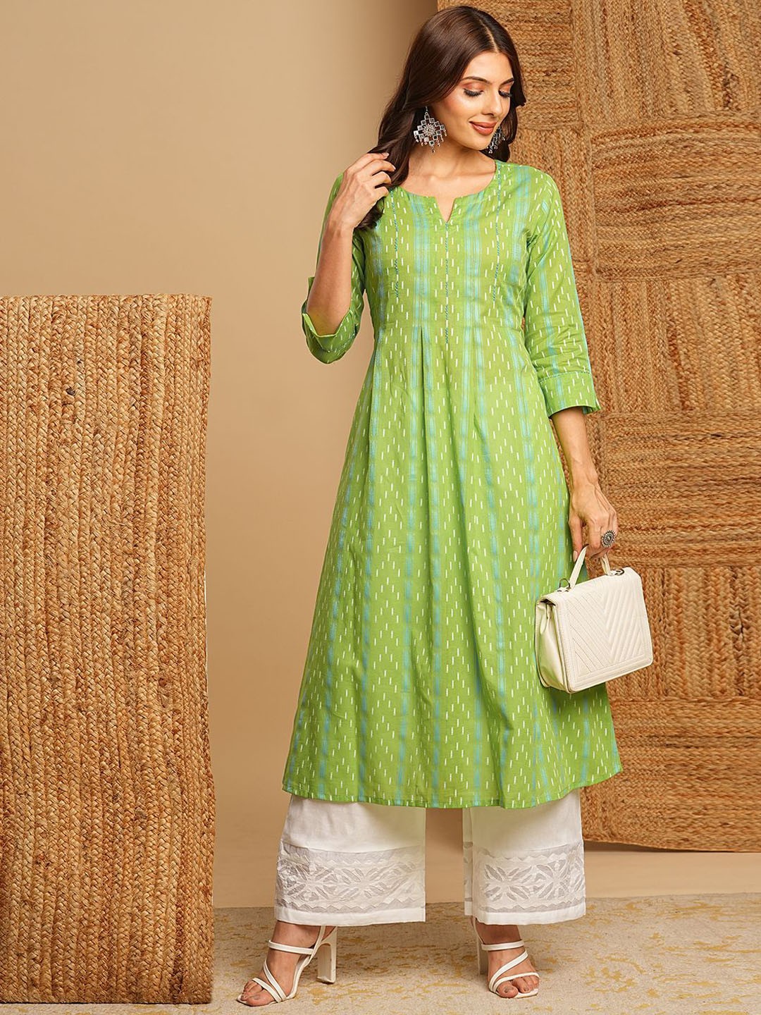 

KAMI KUBI Women Geometric Embroidered Kurta, Green
