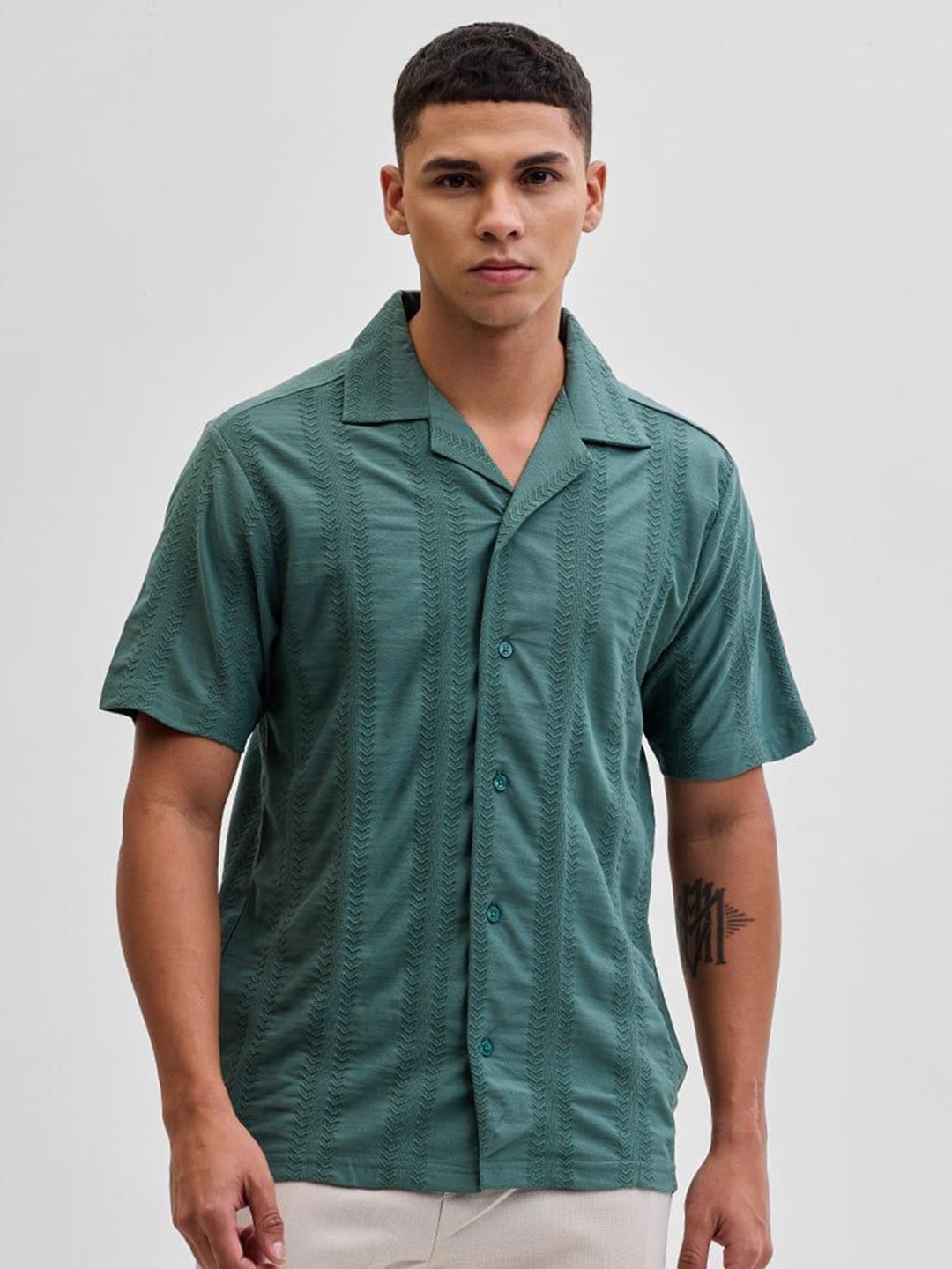 

Snitch Men Relaxed Boxy Opaque Casual Shirt, Green