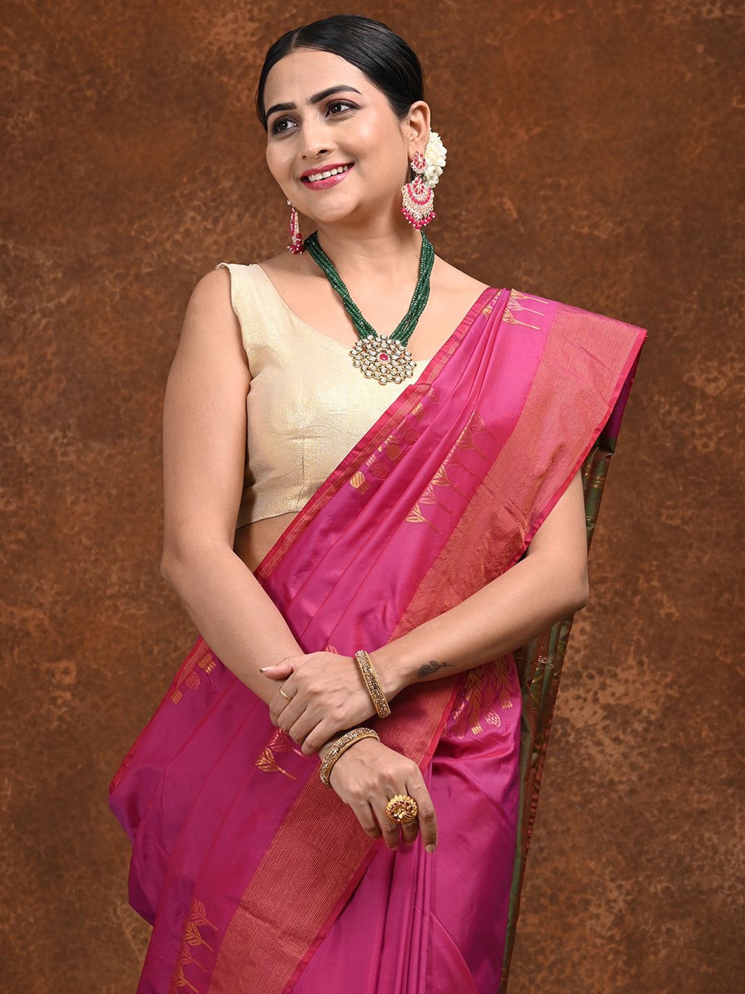 

HELLA FASHIONS Ethnic Motifs Zari Saree, Magenta
