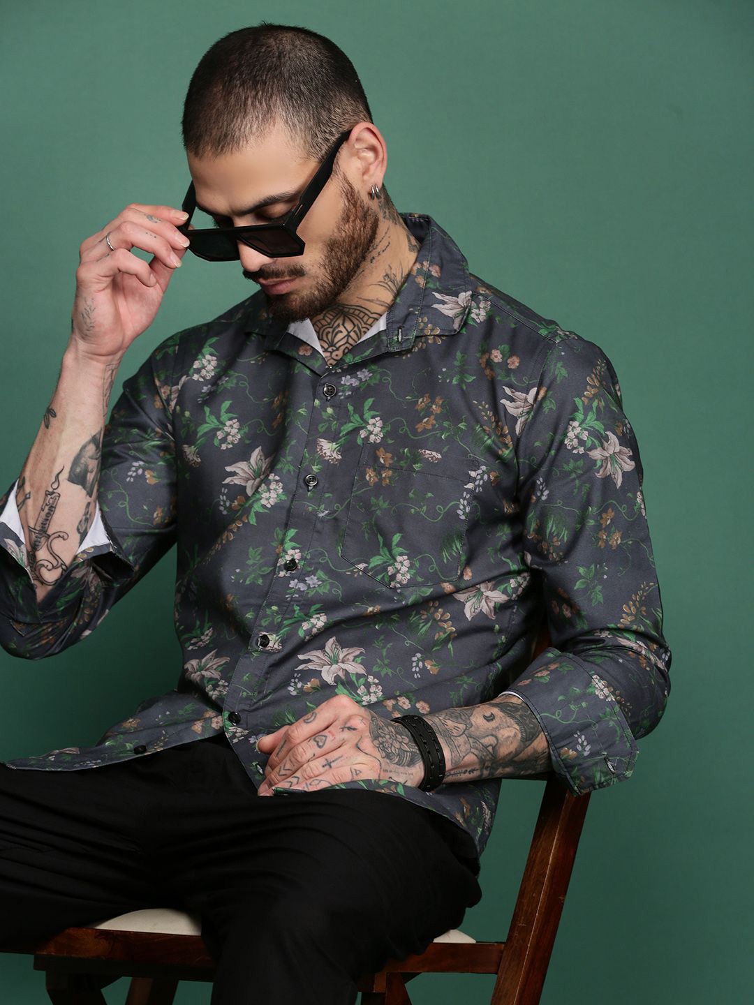 

Sangria Hibiscus Flower Printed Spread Collar Long Sleeve Shirt, Green