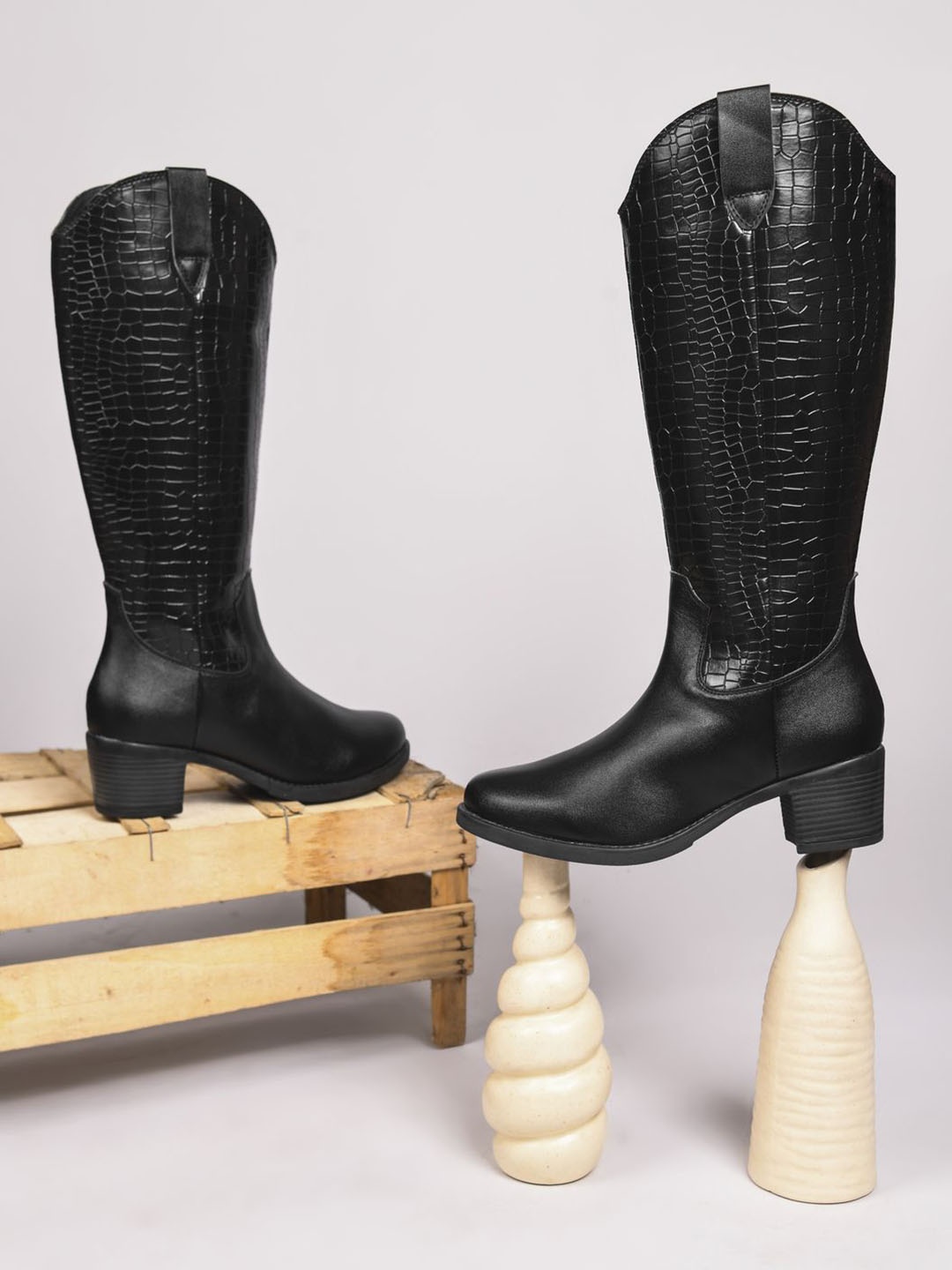

CLOG LONDON Women Textured Block-Heeled Winter Boots, Black