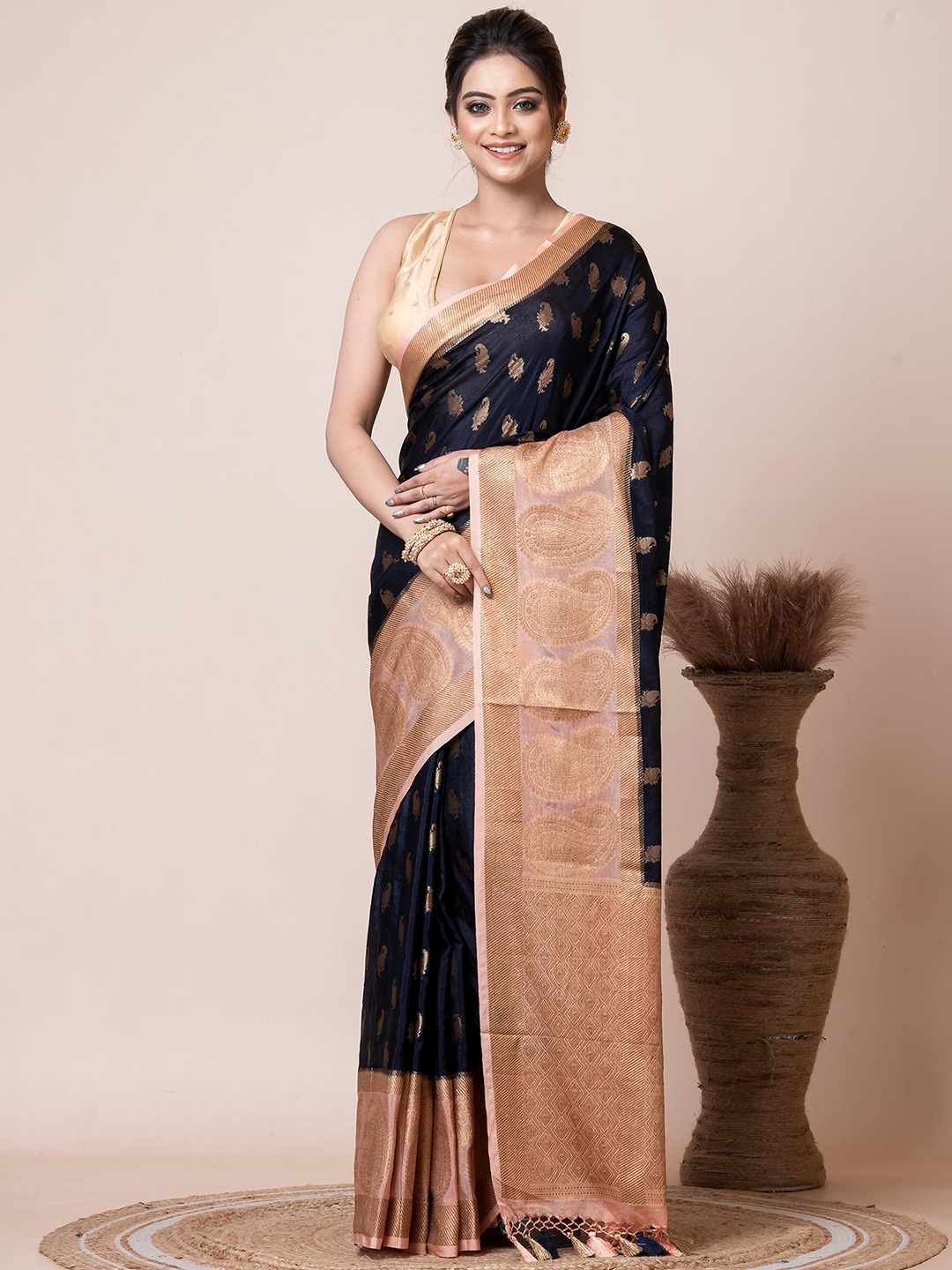 

VIBHAVARI Ethnic Motifs Printed Zari Saree, Blue