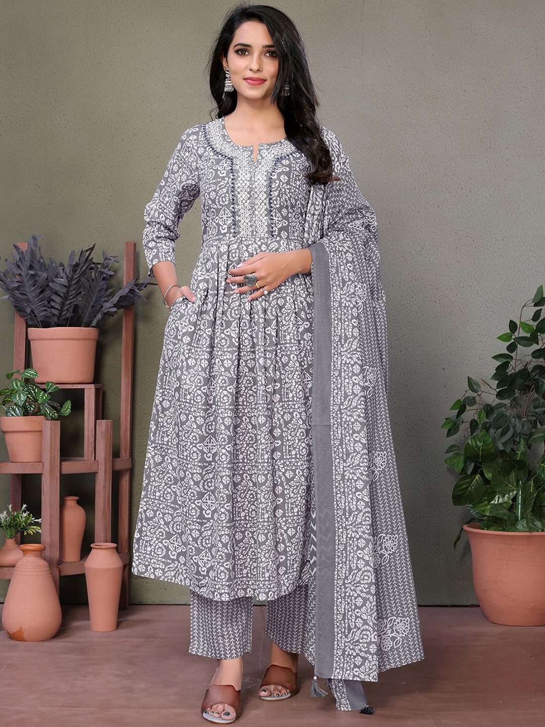

Rangita Women Ethnic Motifs Embroidered Regular Thread Work Kurta with Palazzos & With Dupatta, Grey