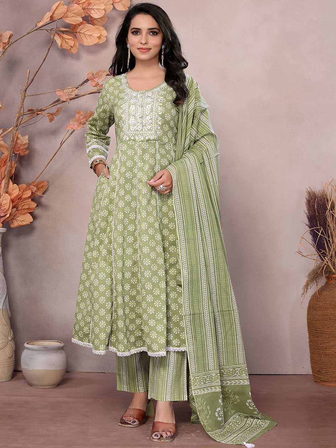 

Rangita Women Ethnic Motifs Embroidered Regular Thread Work Pure Cotton Kurta with Salwar & With Dupatta, Green