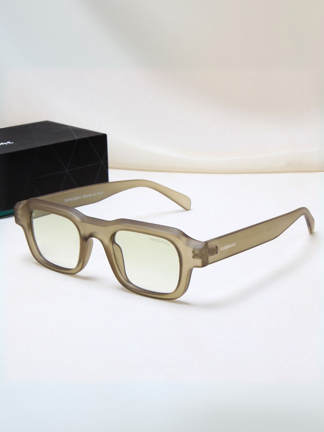 

SUNGLASSIC Unisex Square Sunglasses with UV Protected Lens Walter-Green