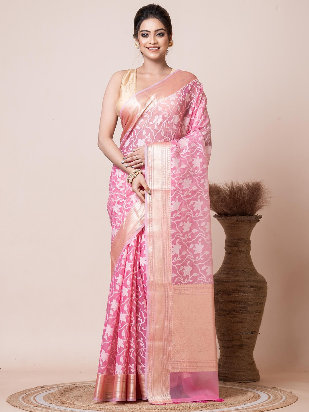

VIBHAVARI Woven Design Zari Saree, Pink