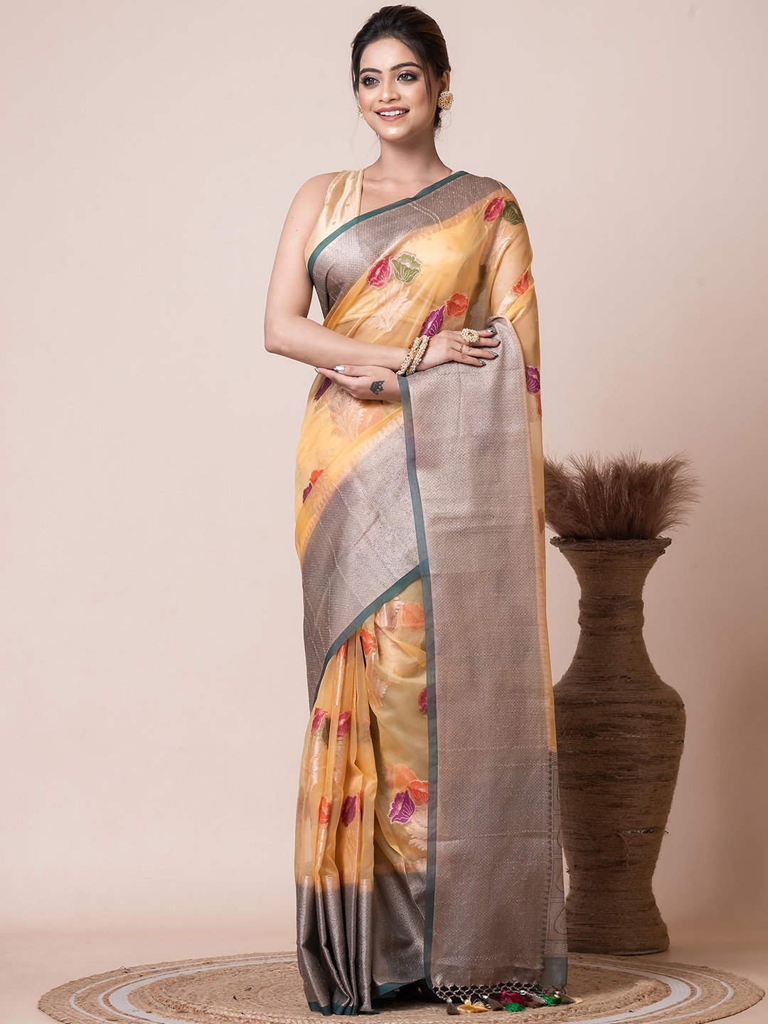 

VIBHAVARI Woven Design Zari Saree, Yellow