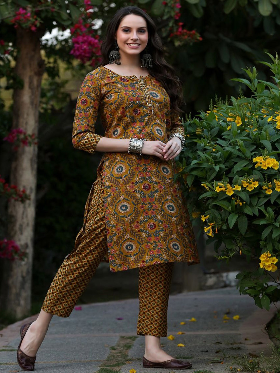 

KALINI Women Floral Printed Kurta, Mustard