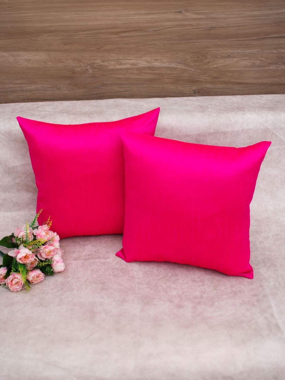 

RoyalDeco Magenta Set of 2 Square Cushion Covers