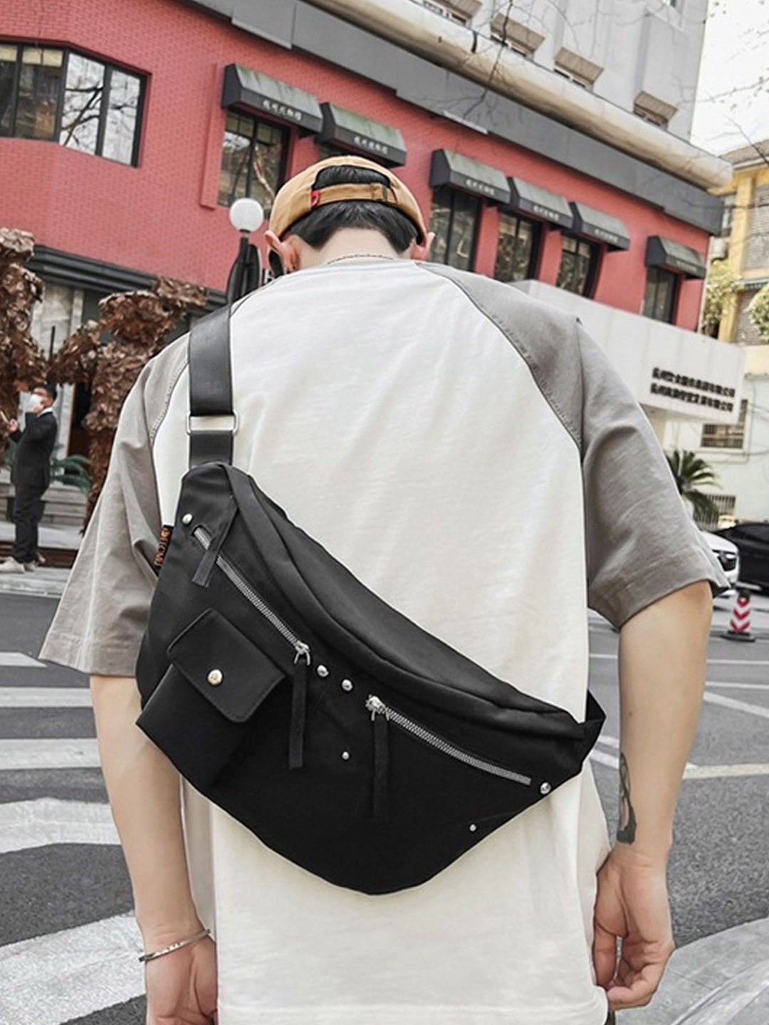 

StyleCast Black Men Solid Stylish Crossbody Bag