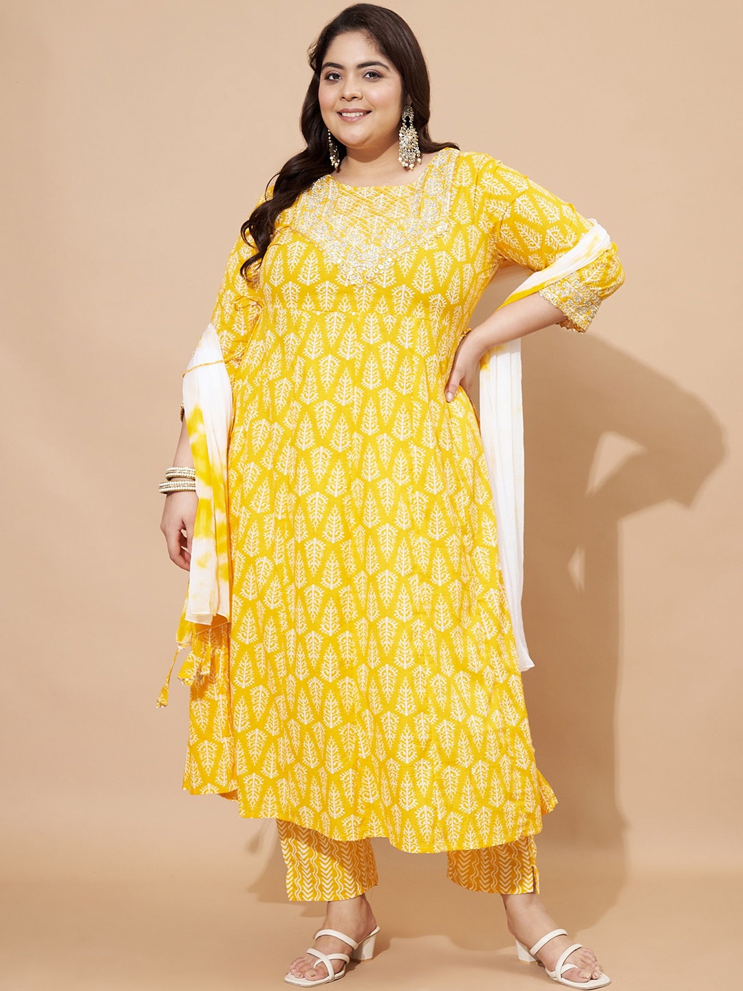 

Vbuyz Women Printed Regular Gotta Patti Kurta with Trousers & With Dupatta, Yellow