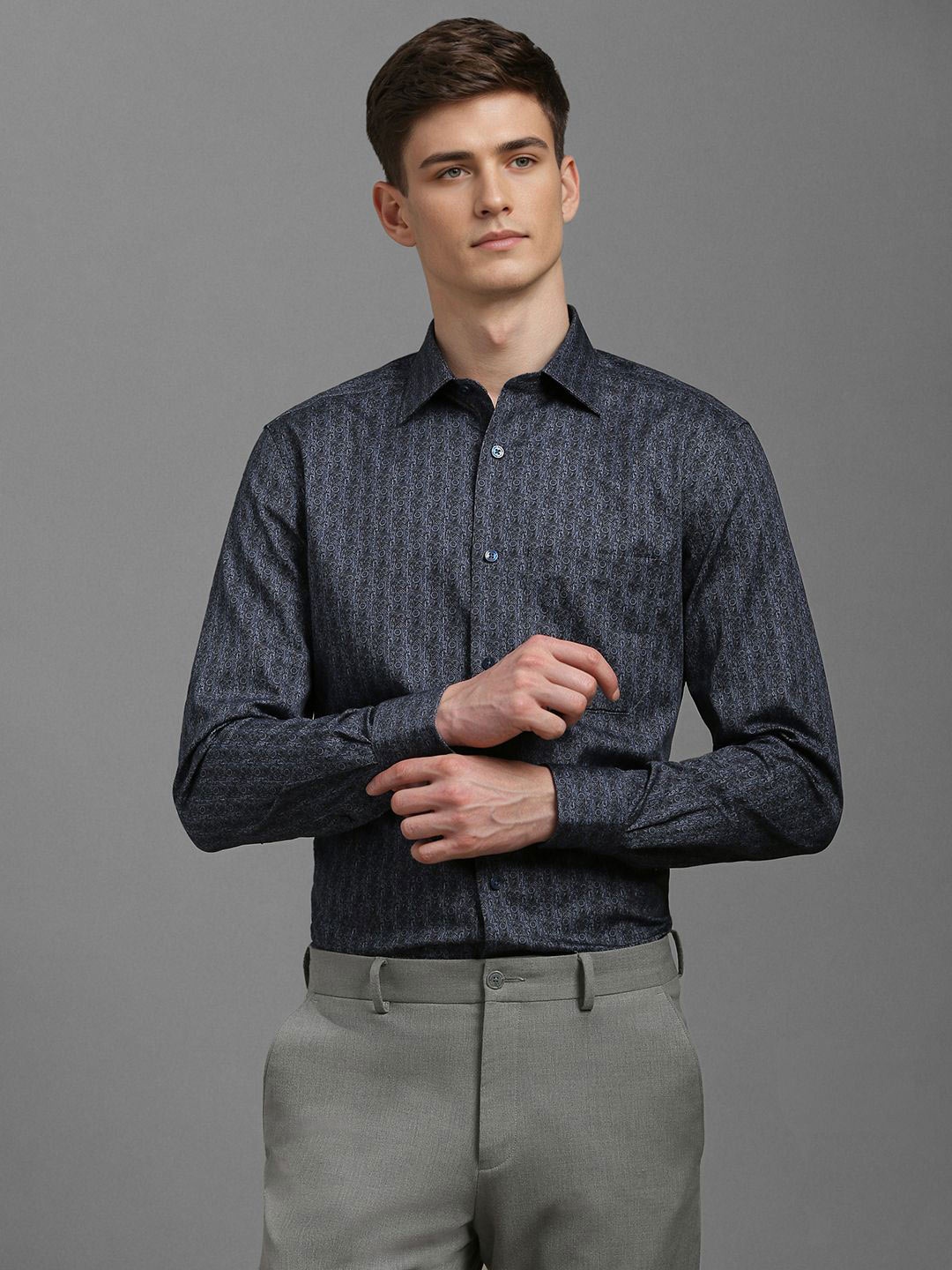 

Louis Philippe Men Classic Fit Spread Collar Abstract Printed Cotton Formal Shirt, Navy blue
