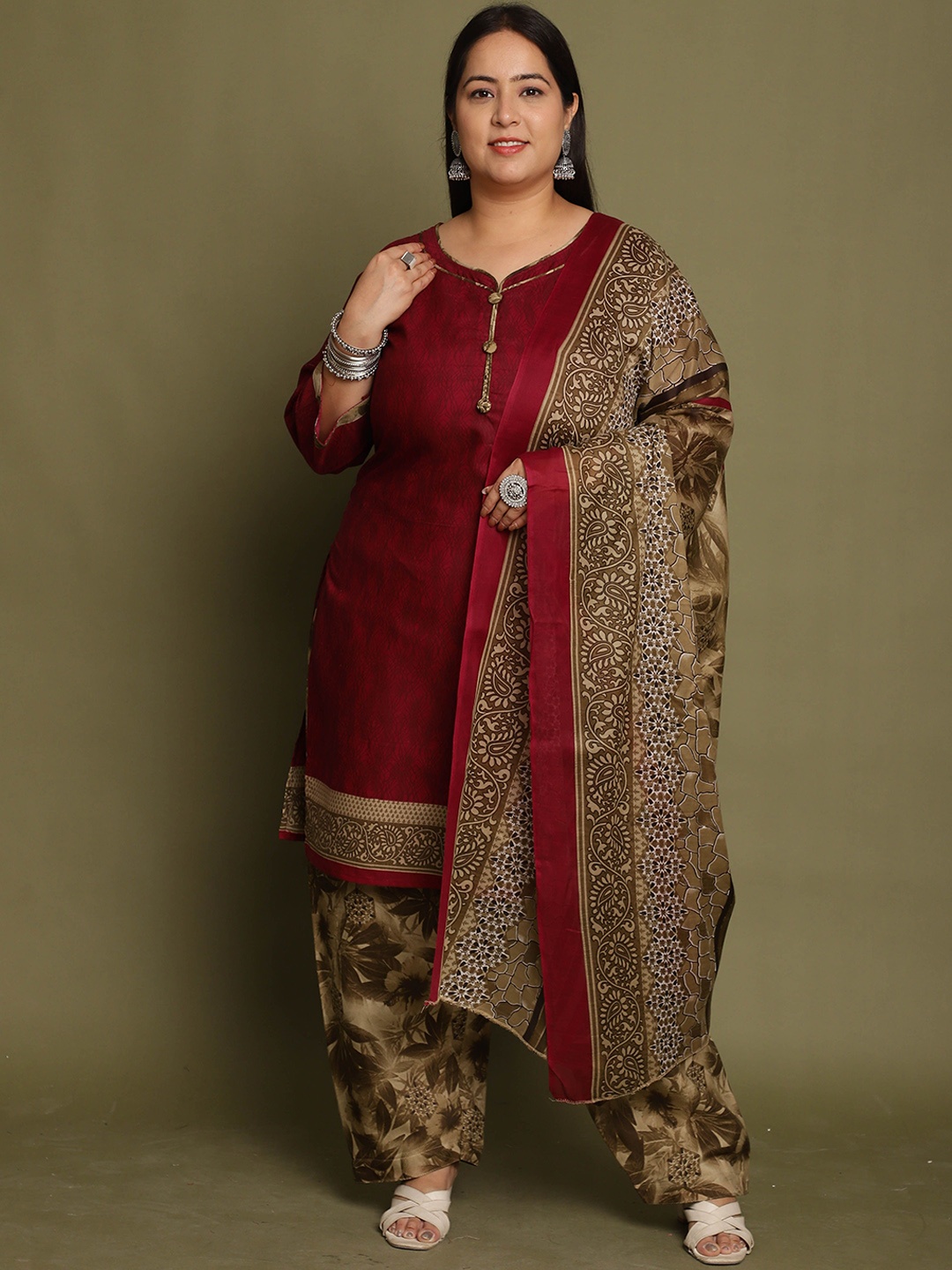 

Rajnandini Women Floral Printed Regular Kurta with Trousers & With Dupatta, Maroon