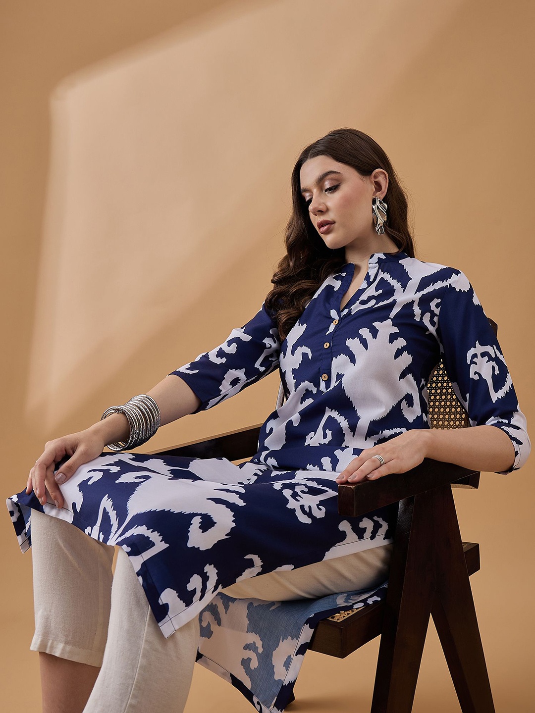 

Winza Designer Women Geometric Printed Kurta, Navy blue