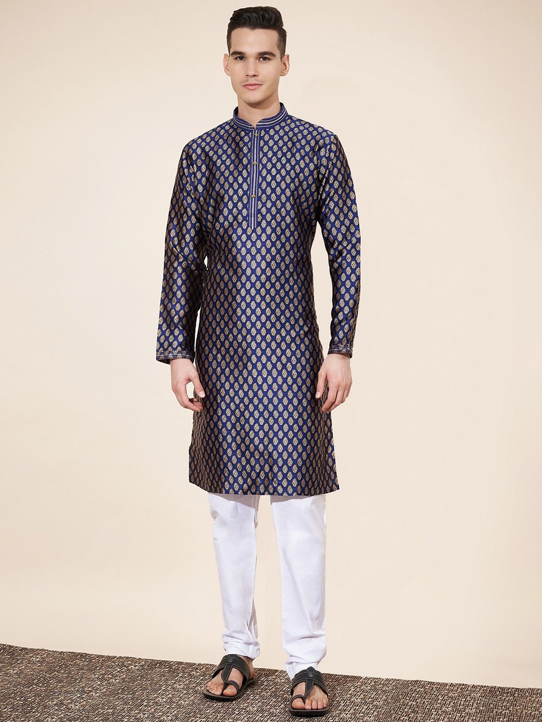 

OUTLUK Men Floral Printed Regular Kurta with Pyjamas, Navy blue