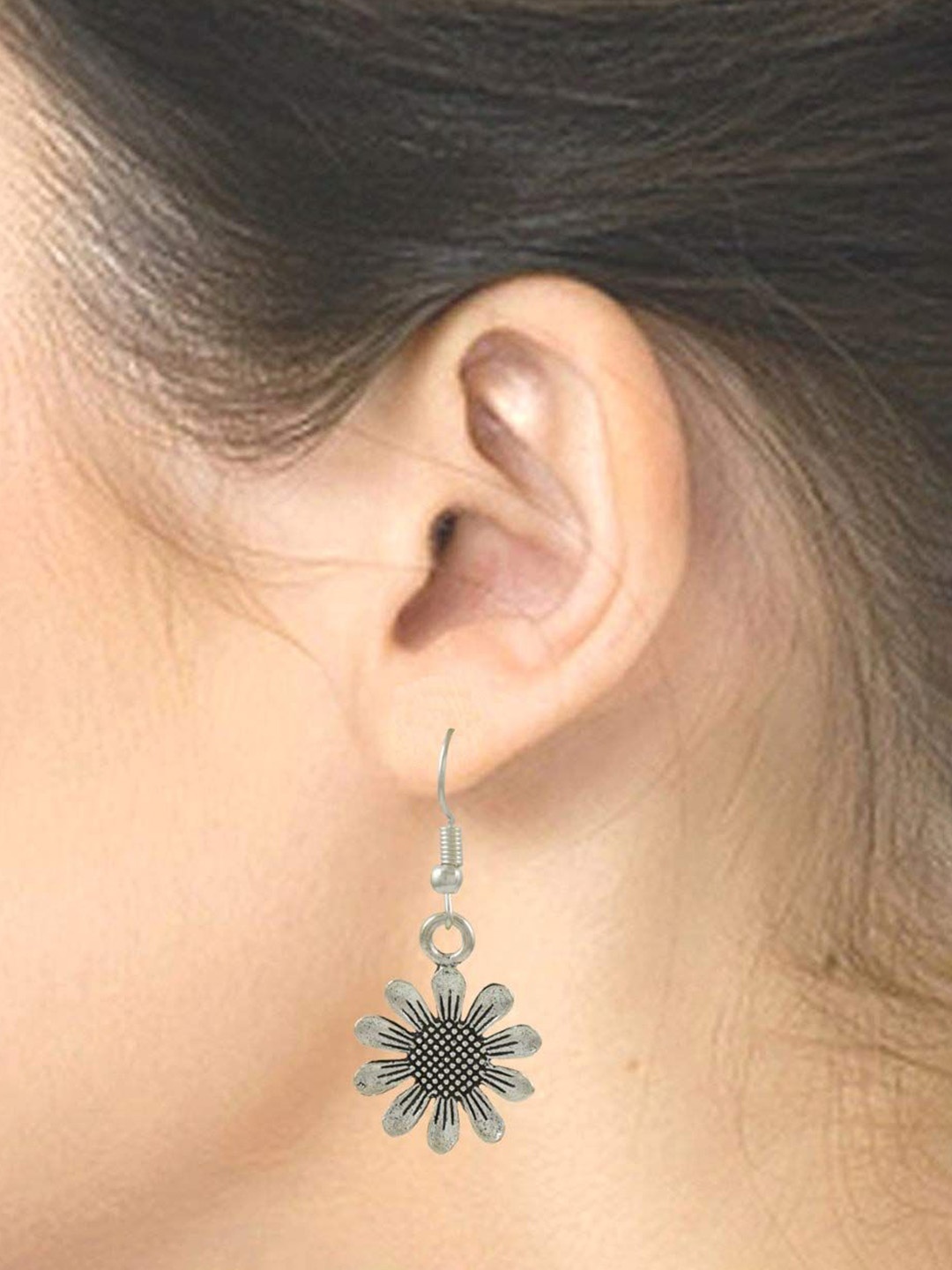 

HIGH TRENDZ Contemporary Hoop Earrings, Silver