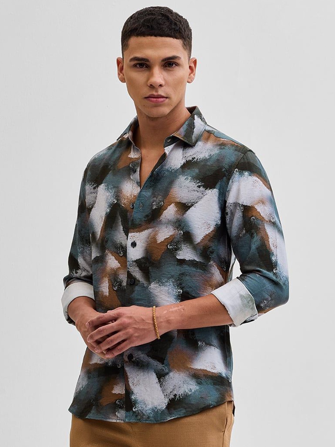 

Snitch Men Smart Spread Collar Abstract Printed Slim Fit Casual Shirt, Green