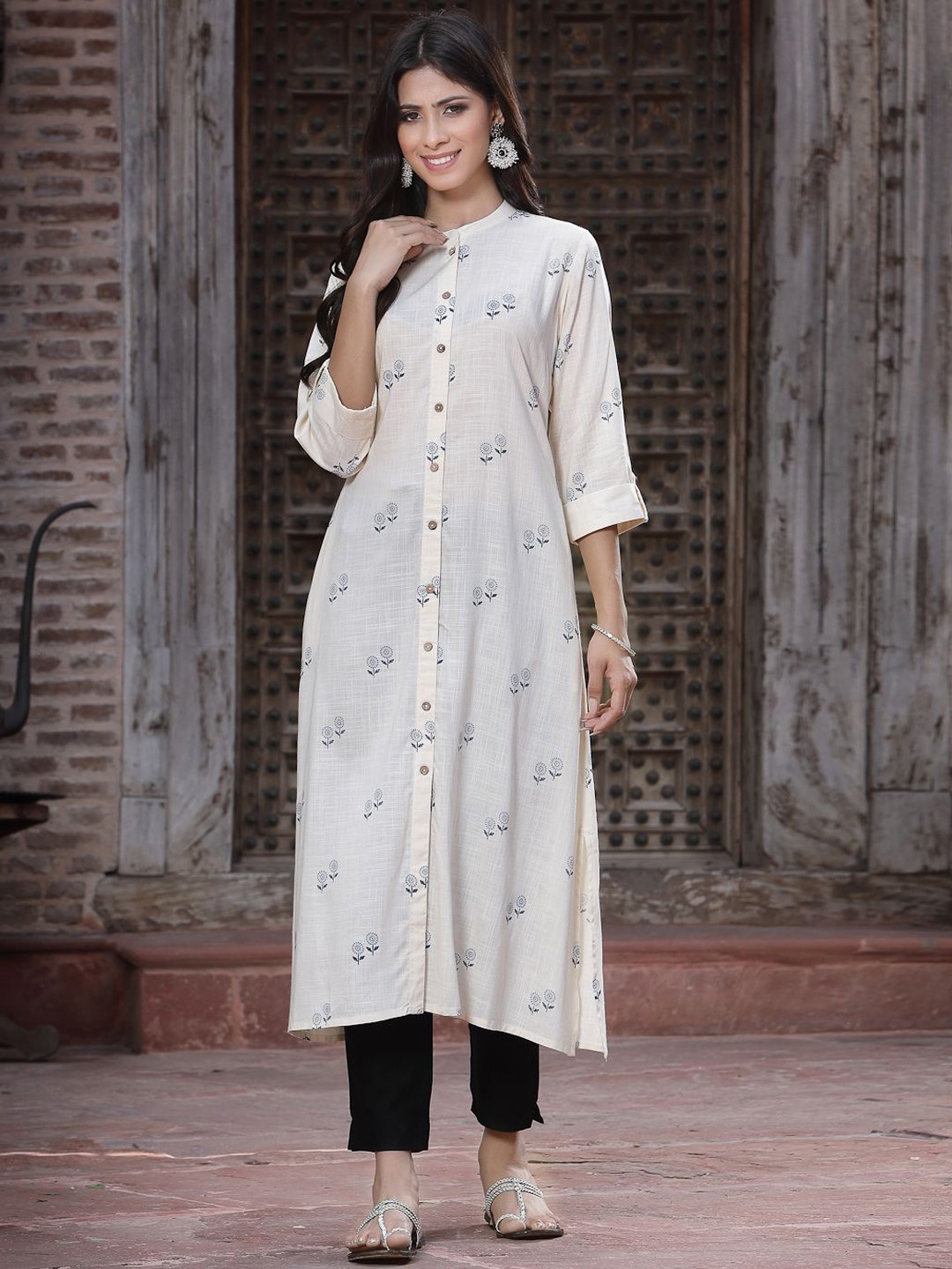 

Juniper Women Floral Striped Flared Sleeves Thread Work Liva Kurta, Off white