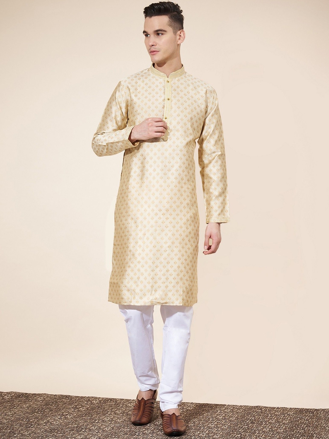 

OUTLUK Men Printed Regular Kurta with Pyjamas, Gold