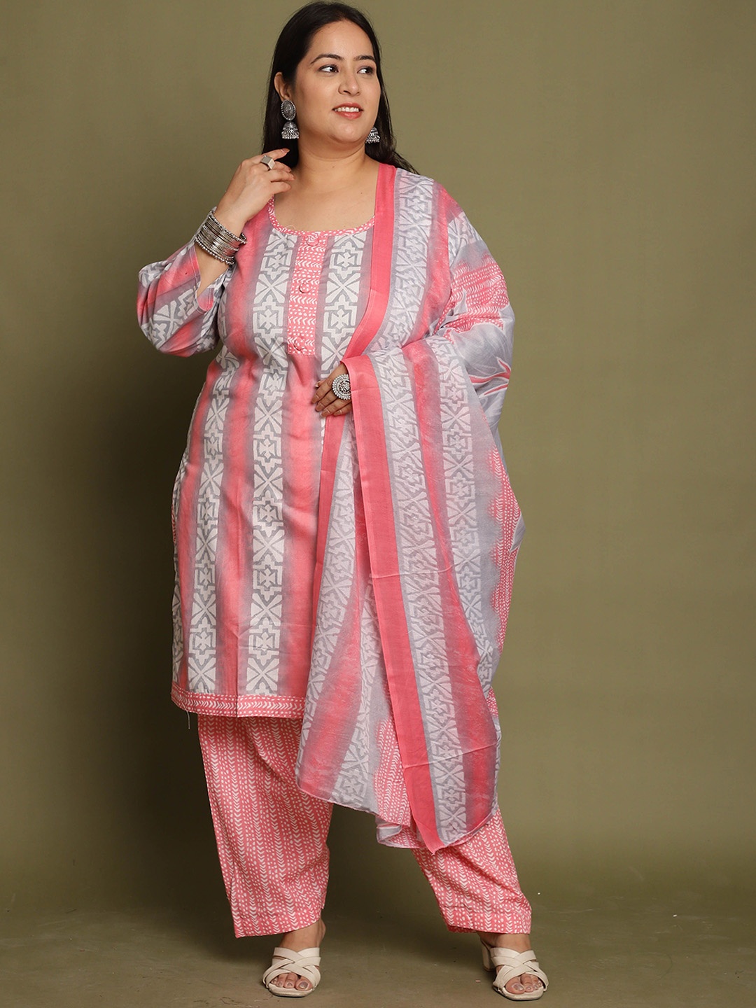 

KALINI Women Floral Printed Regular Kurta with Salwar & With Dupatta, Peach