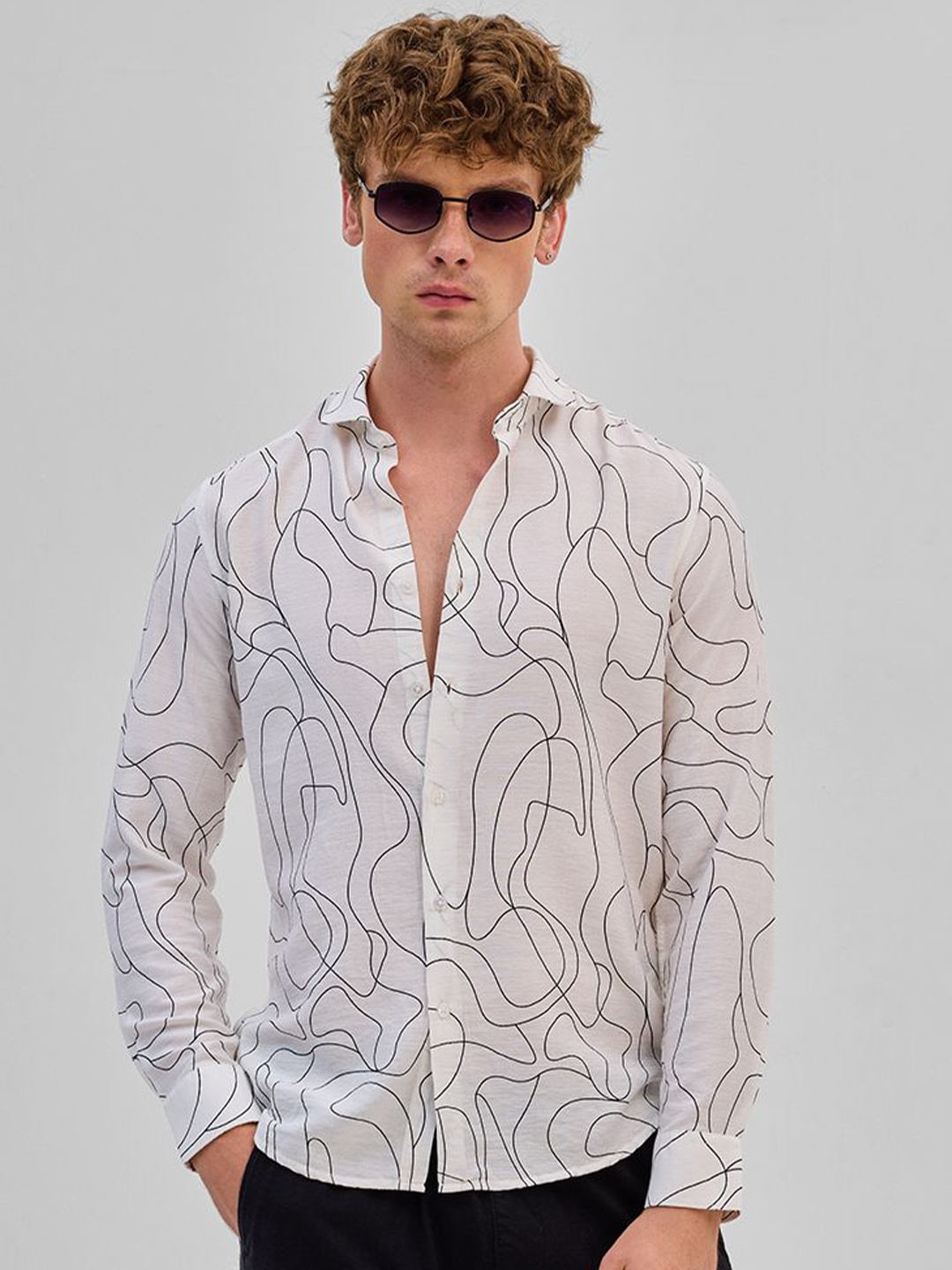 

Snitch Men Smart Spread Collar Abstract Printed Slim Fit Casual Shirt, White
