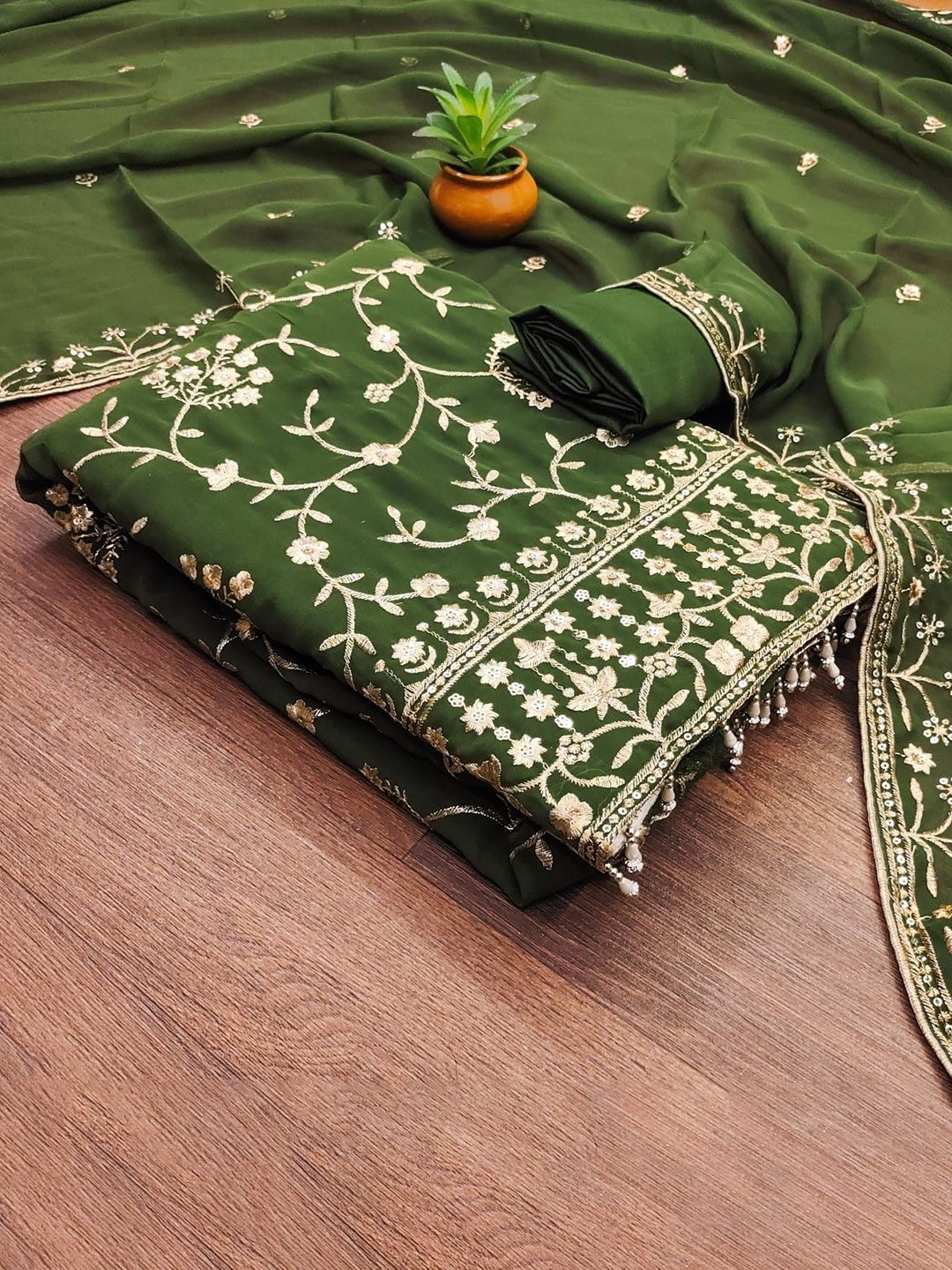 

mimi design Silk Georgette Unstitched Dress Material, Green