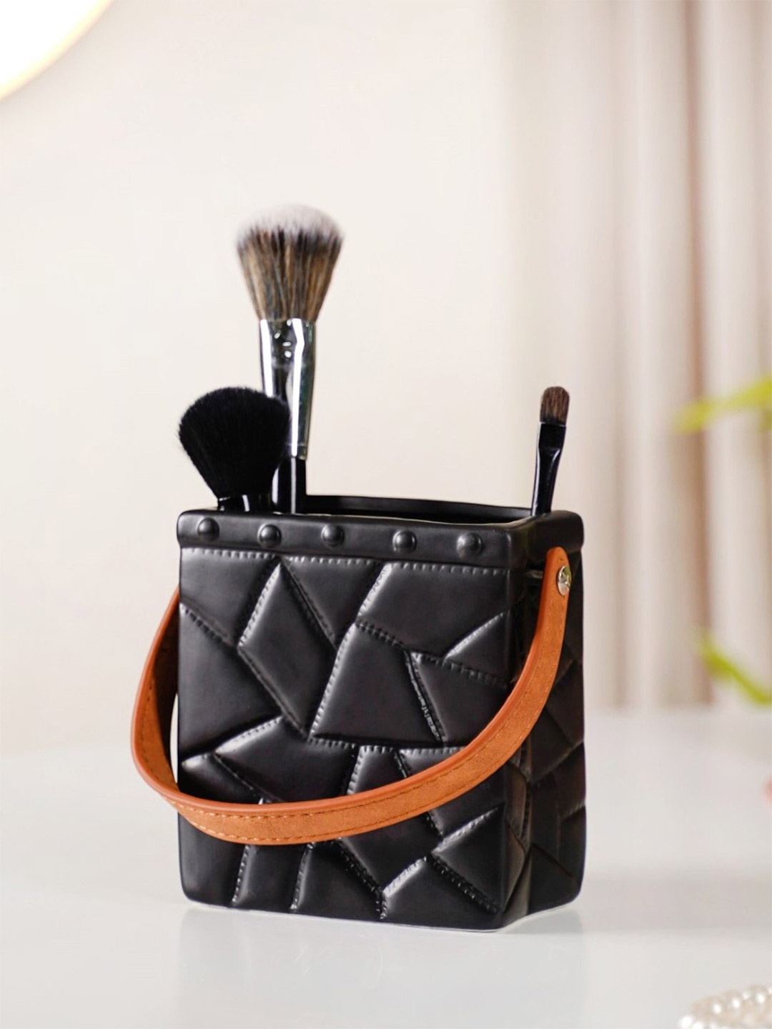 

Nestasia Black & Brown Textured Ceramic Makeup Organiser